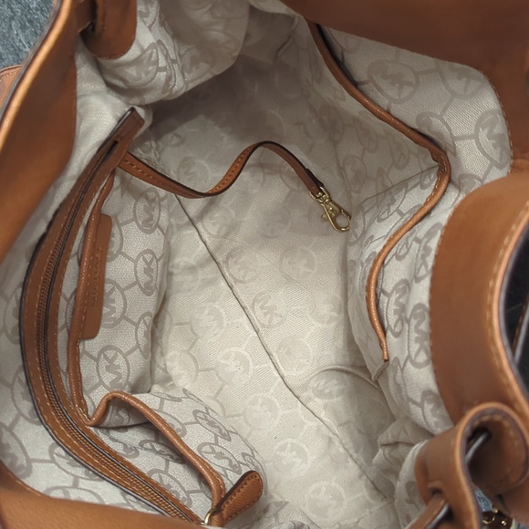 Michael kors purse - Picture 6 of 7